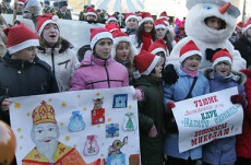В Днепропетровске прошел парад помощников Святого Николая