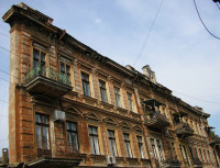 Плоский дом (Дом одной стенк»)